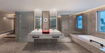 Doubletree By Hilton Bangkok Ploenchit