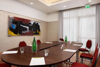 Hilton Garden Inn Rome Airport galeri fotoğrafı