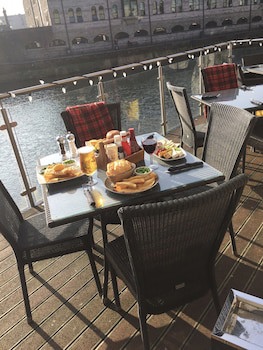 Riverside Hotel