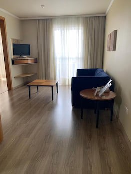 Astron Suites Sao Jose Dos Pinhais By Nobile
