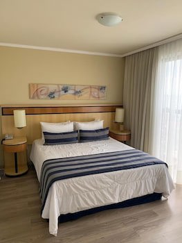 Astron Suites Sao Jose Dos Pinhais By Nobile