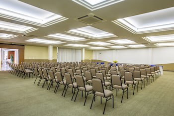 Astron Suites Sao Jose Dos Pinhais By Nobile