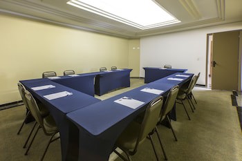 Astron Suites Sao Jose Dos Pinhais By Nobile