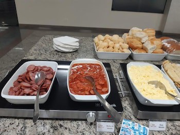 Astron Suites Sao Jose Dos Pinhais By Nobile