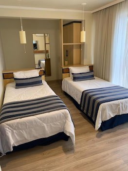 Astron Suites Sao Jose Dos Pinhais By Nobile