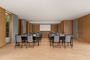 Courtyard By Marriott Phuket, Patong Beach Resort