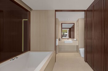 Courtyard By Marriott Phuket, Patong Beach Resort