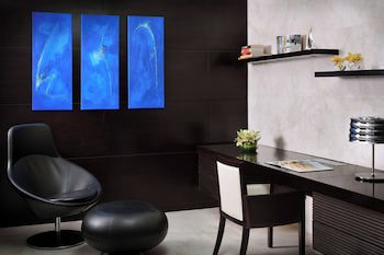 Dubai Marriott Harbour Hotel & Suites