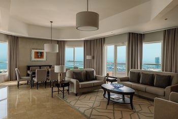 Dubai Marriott Harbour Hotel & Suites