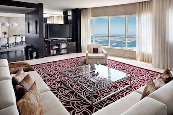 Dubai Marriott Harbour Hotel & Suites