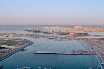 Dubai Marriott Harbour Hotel & Suites