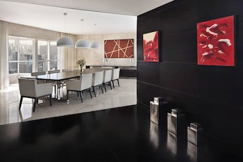 Dubai Marriott Harbour Hotel & Suites