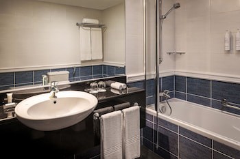 Dubai Marriott Harbour Hotel & Suites