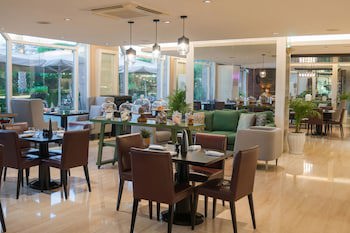 Dubai Marriott Harbour Hotel & Suites