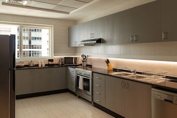 Dubai Marriott Harbour Hotel & Suites