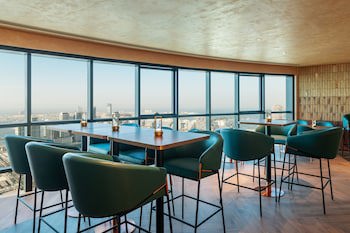 Dubai Marriott Harbour Hotel & Suites