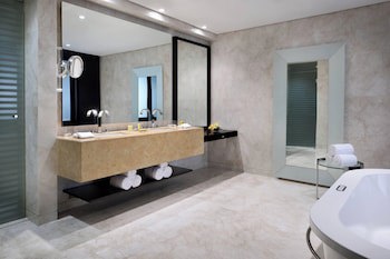 Dubai Marriott Harbour Hotel & Suites