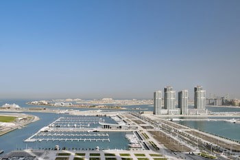Dubai Marriott Harbour Hotel & Suites