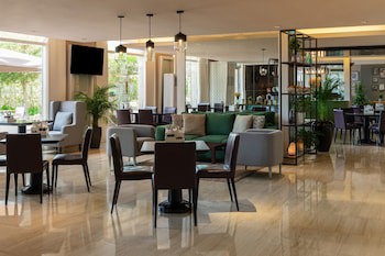 Dubai Marriott Harbour Hotel & Suites
