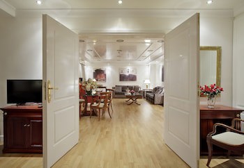 Piraeus Theoxenia Hotel