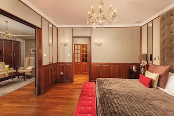 Grand Hotel