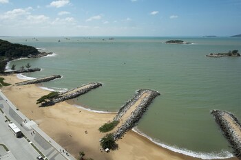 Golden Tulip Macae