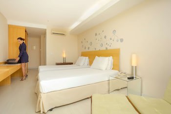 Golden Tulip Macae