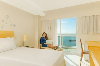 Golden Tulip Macae