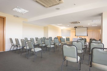 Golden Tulip Macae