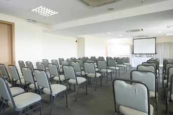 Golden Tulip Macae
