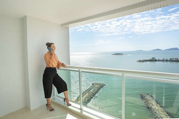 Golden Tulip Macae