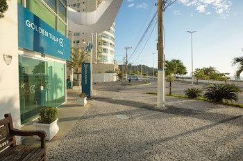 Golden Tulip Macae