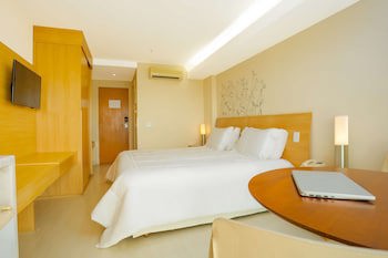 Golden Tulip Macae