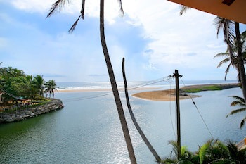 Beach And Lake Ayurvedic Resort