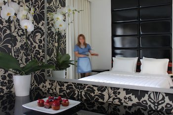Galaxy Art Hotel