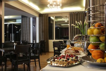 Galaxy Art Hotel
