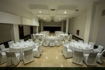 Holiday Inn Express Nuevo Laredo, An Ihg Hotel