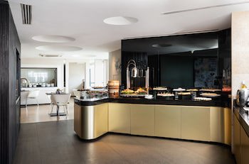 G Hotel Gurney