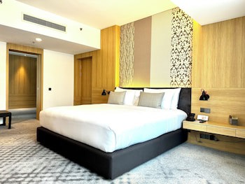 G Hotel Gurney