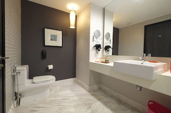 G Hotel Gurney