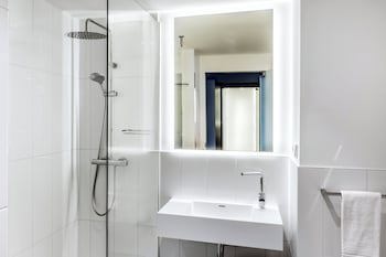 Courtyard By Marriott Prague Airport