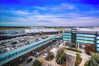Courtyard By Marriott Prague Airport