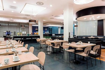 Courtyard By Marriott Prague Airport