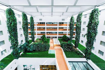 Courtyard By Marriott Prague Airport
