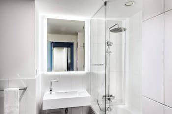 Courtyard By Marriott Prague Airport