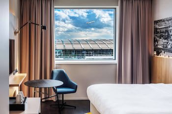 Courtyard By Marriott Prague Airport