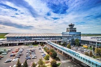 Courtyard By Marriott Prague Airport