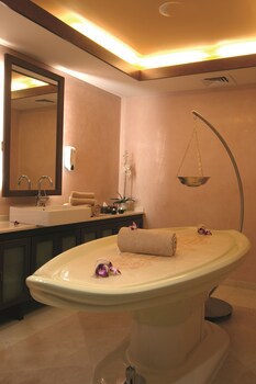 Movenpick Hotel And Residence Al Bidaa