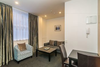 Gilmer Apartment Hotel