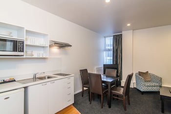 Gilmer Apartment Hotel